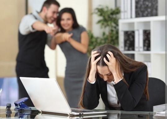 التنمر الوظيفي: معاناة خفية وعواقب وخيمة وكيفية التعامل معه