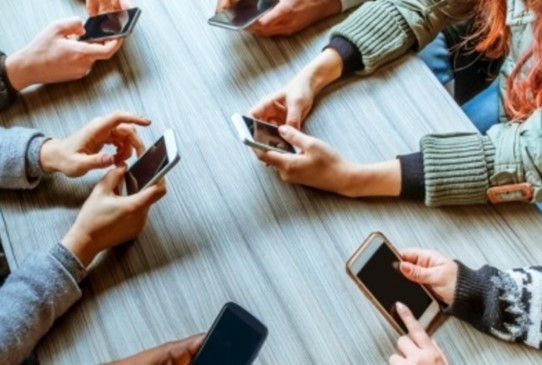 عين الكاميرا: متى تصبح العدسة سيفًا مسلطًا على الخصوصية؟